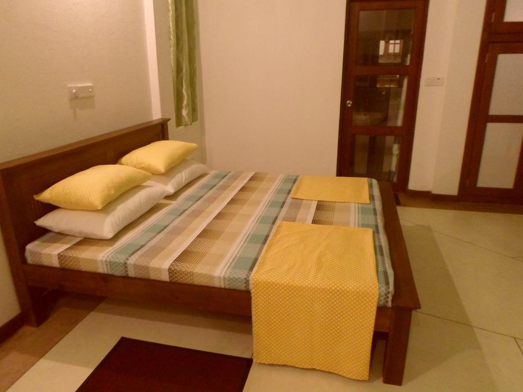 Nilas Guesthouse ฮิกคาดูวา ห้อง รูปภาพ