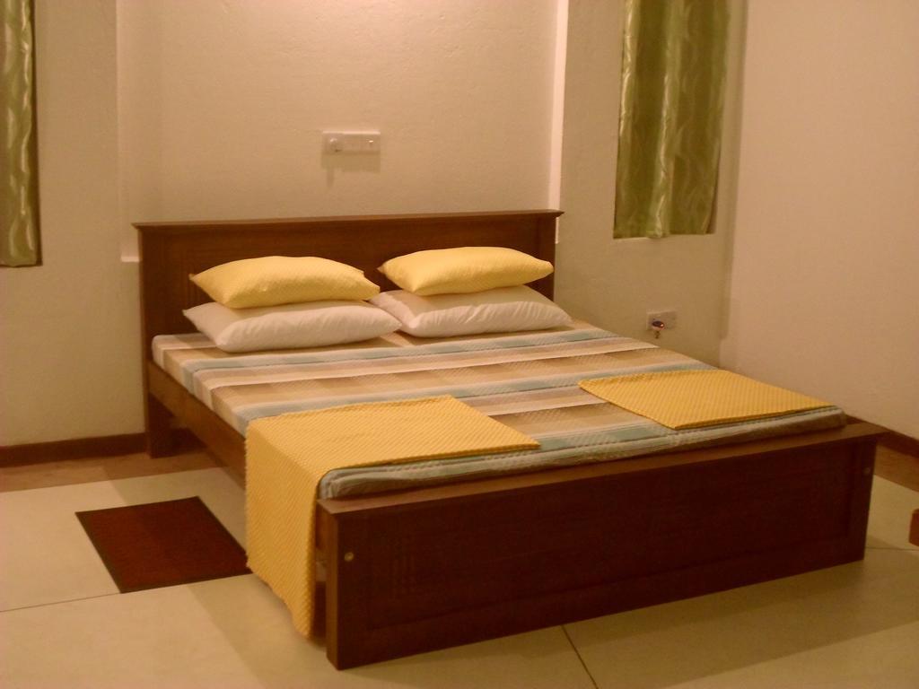 Nilas Guesthouse ฮิกคาดูวา ห้อง รูปภาพ