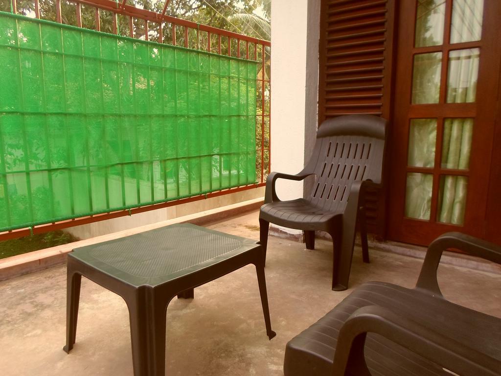 Nilas Guesthouse ฮิกคาดูวา ห้อง รูปภาพ