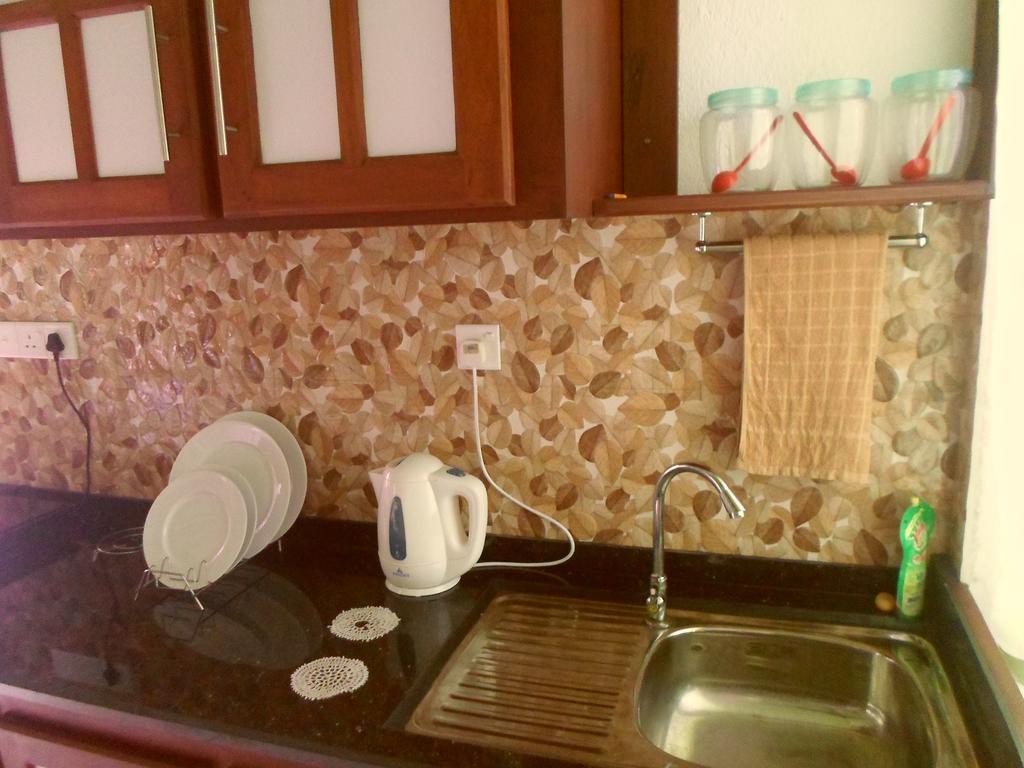 Nilas Guesthouse ฮิกคาดูวา ห้อง รูปภาพ
