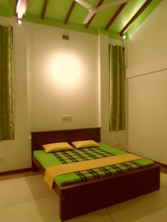 Nilas Guesthouse ฮิกคาดูวา ห้อง รูปภาพ