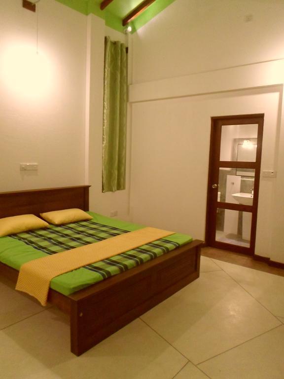 Nilas Guesthouse ฮิกคาดูวา ห้อง รูปภาพ